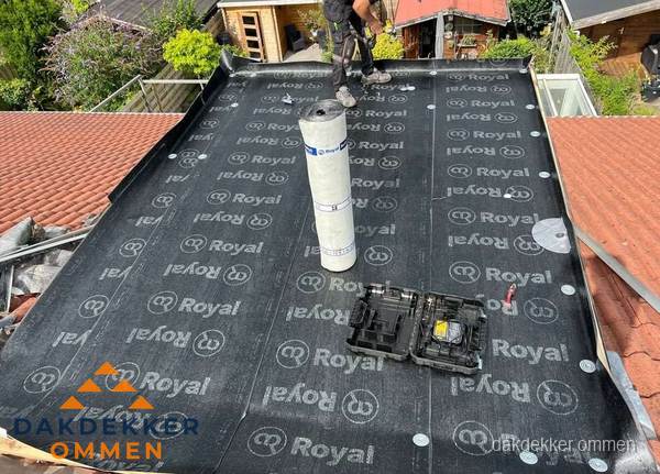 Dakrenovatie met Royal onderdak op plat dak in Ommen Dakrenovatie met Royal onderdak op plat dak in Ommen
