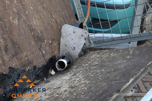 Dakdekkers gasbrander voor bitumen werkzaamheden in Ommen Dakdekkers gasbrander voor bitumen werkzaamheden in Ommen