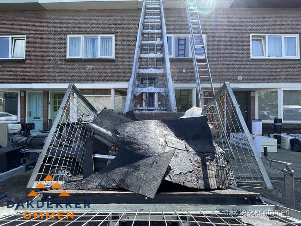 Kosten dakreparatie: dakschade aan flatgebouw in Ommen Kosten dakreparatie: dakschade aan flatgebouw in Ommen