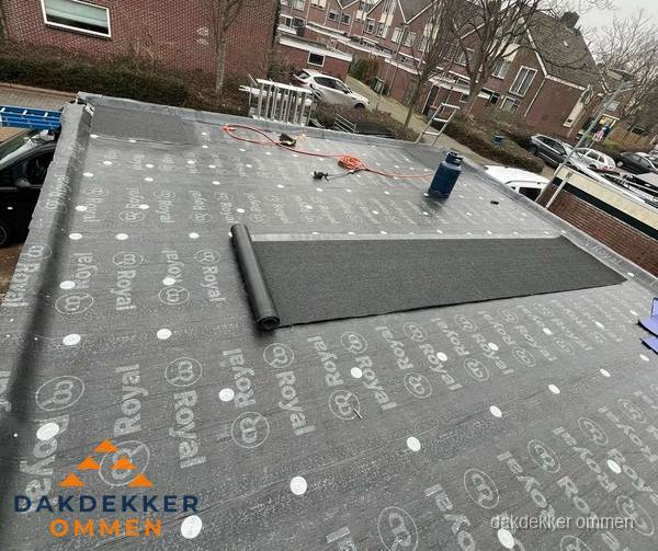 Dakrenovatie plat dak met bitumen dakbedekking in Ommen Dakrenovatie plat dak met bitumen dakbedekking in Ommen