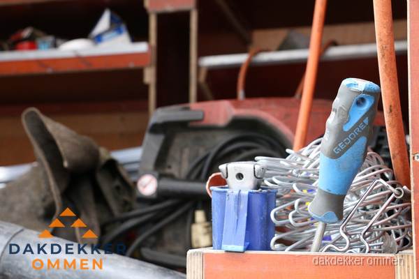 Professioneel gereedschap van dakdekker in Ommen Professioneel gereedschap van dakdekker in Ommen